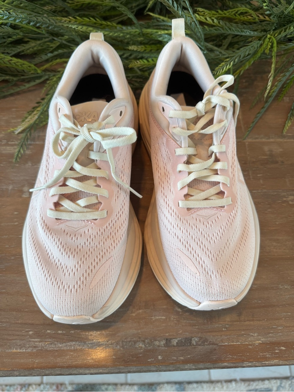 Hoka Bondi 8 Women’s Pink Lightweight Running Sneakers